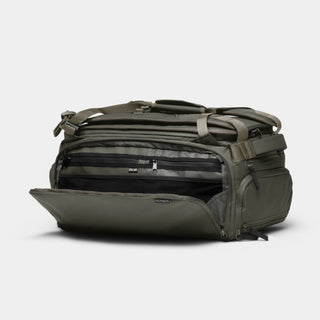 NOMATIC Travel Bag 30L in olive, open tech pocket
