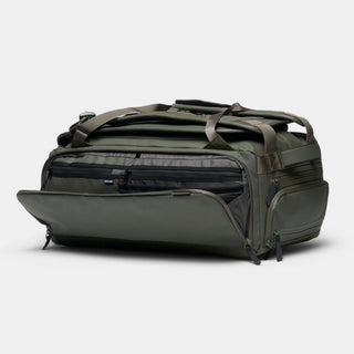 NOMATIC Travel Bag 40L in olive, open tech pocket