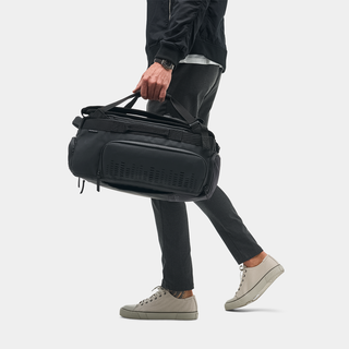 NOMATIC Travel Bag 30L in black, product detail view