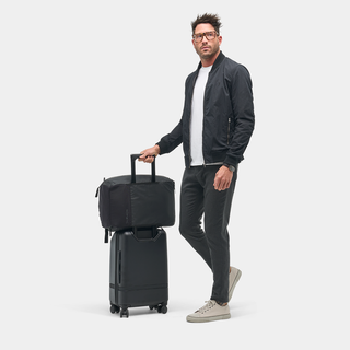 NOMATIC Travel Bag 30L in black, product detail view